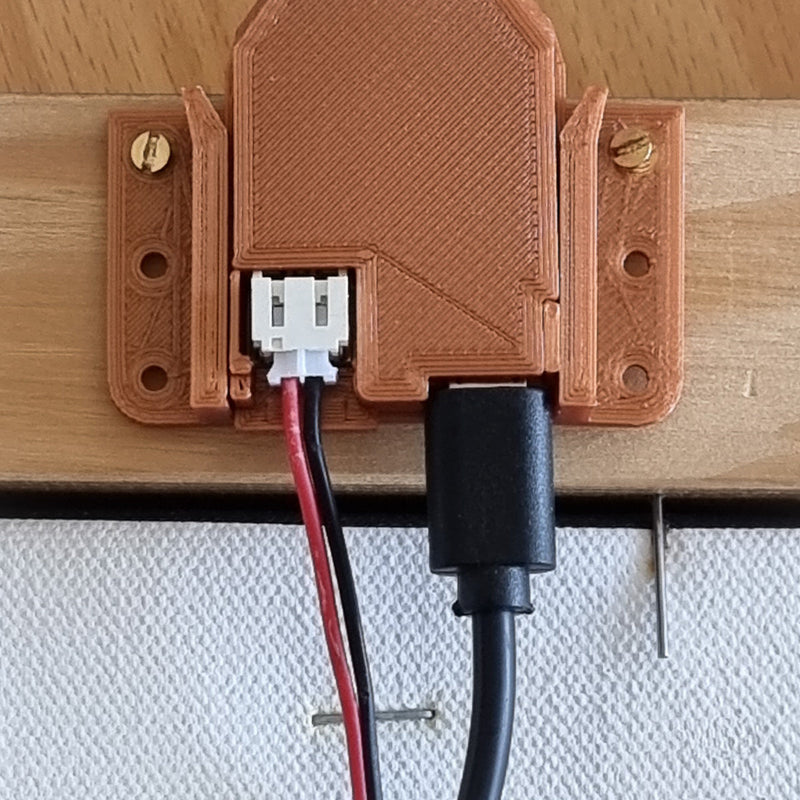 Magnetic cable placed AT THE REAR OF THE PANEL